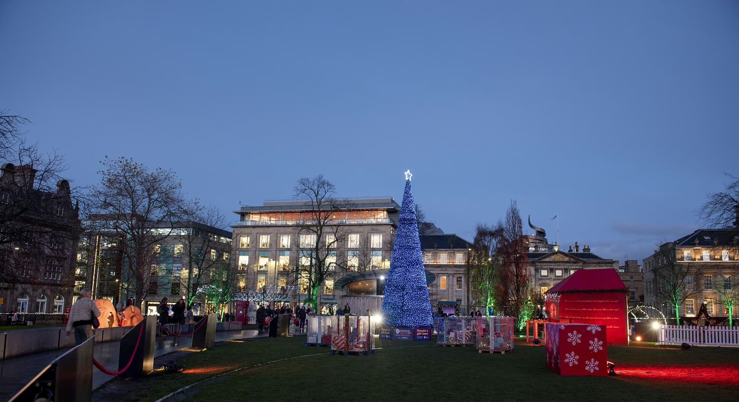 Edinburgh’s Tree of Kindness Lights Up as Social Bite Aims for 300,000 Donations