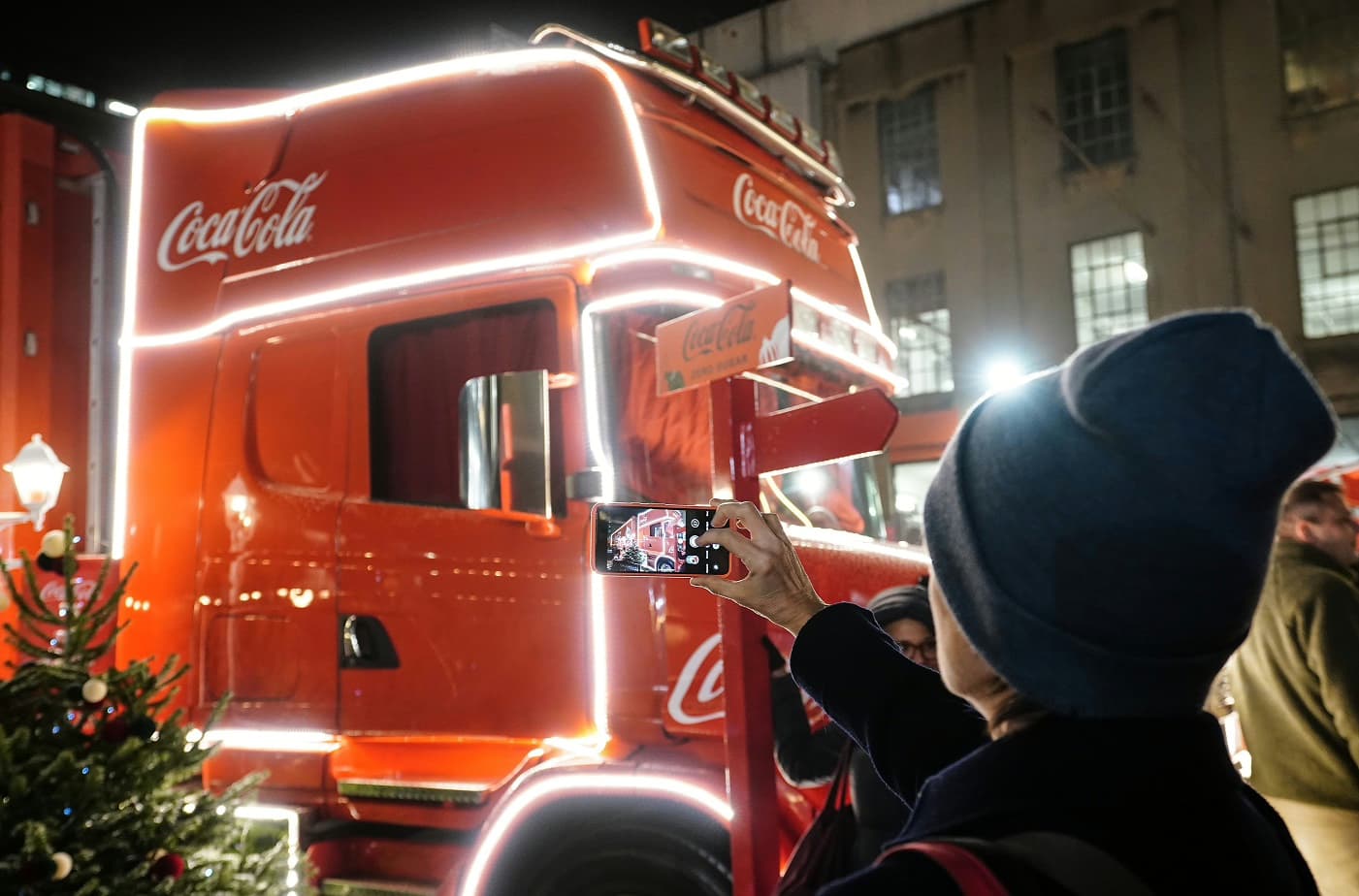 Coca-Cola Christmas Truck Returns to Edinburgh with Festive Fun and a Million-Meal Mission