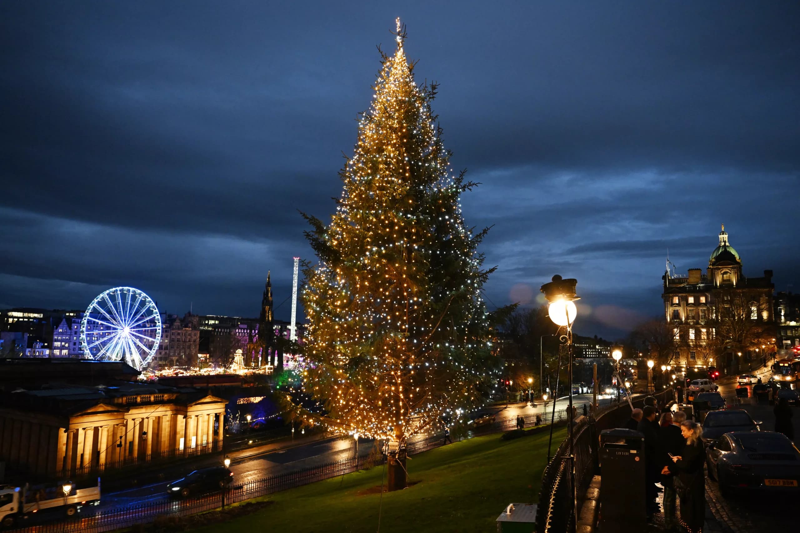 Edinburgh’s Festive Tradition: Unveiling the Historic Christmas Tree